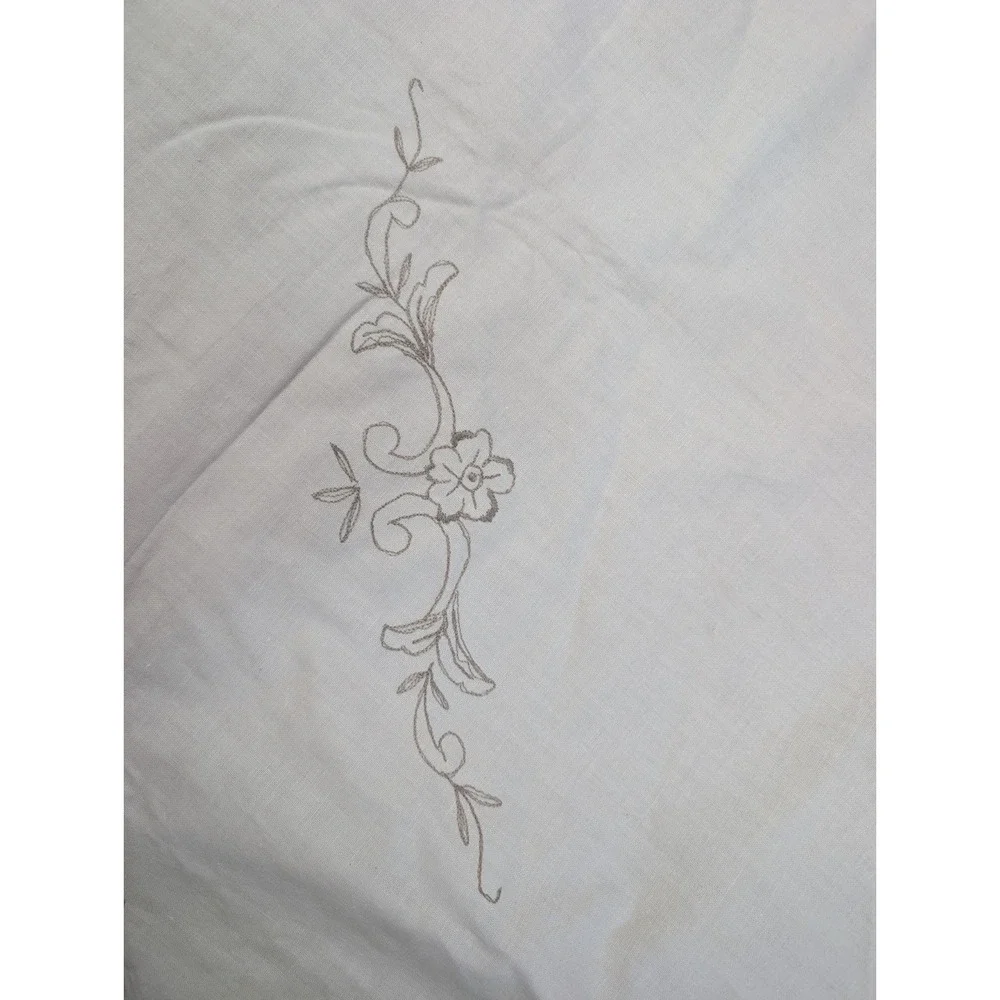 Vintage Embroidered‎ Scalloped Edge Cotton Ivory Tablecloth Oval 65